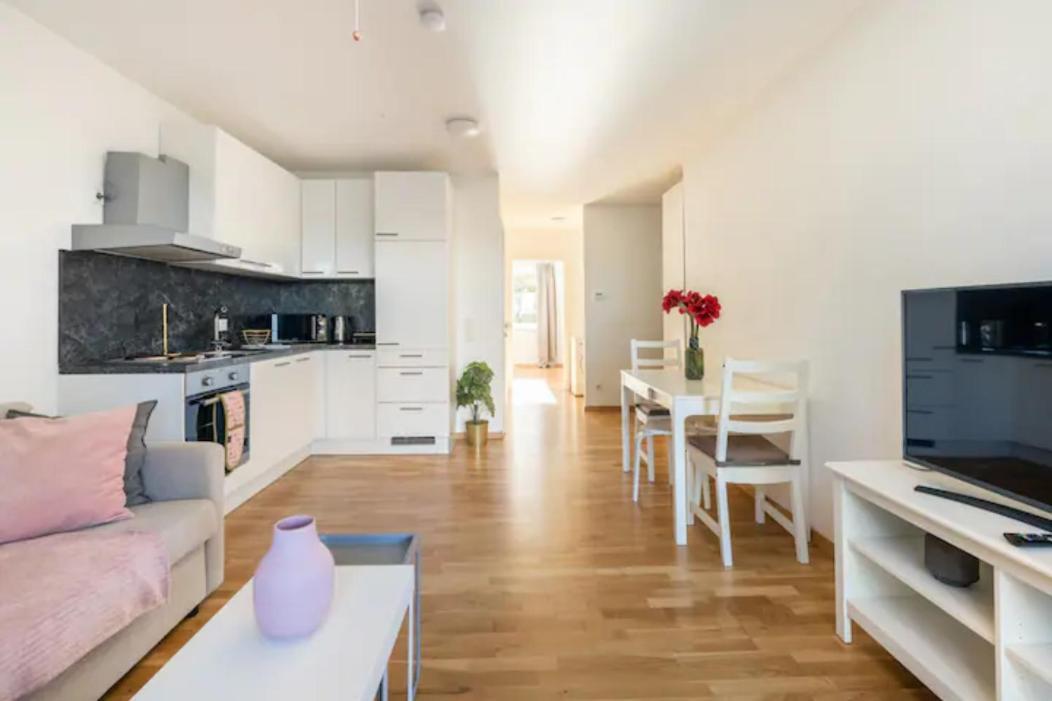 Near Lake Fully Furnished Beautiful Apartment Wien Exterior foto