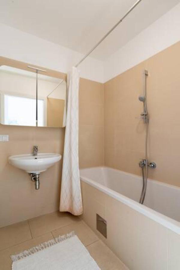 Near Lake Fully Furnished Beautiful Apartment Wien Exterior foto